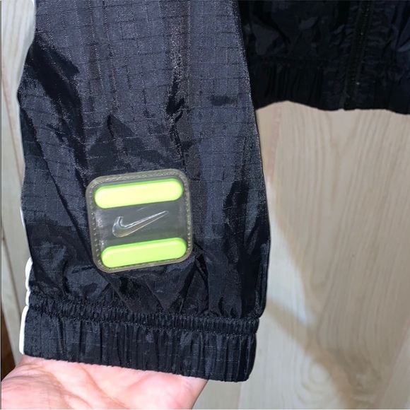 Nike | Vintage Black & White Windbreaker - Picture 5 of 5